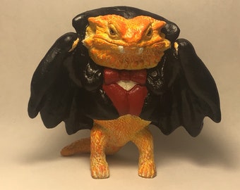 Bearded dragon cutie Halloween Dragula! Figurine sculpture