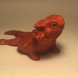 Bearded Dragon sculpture figurine “Relaxing Cutie” red  finish