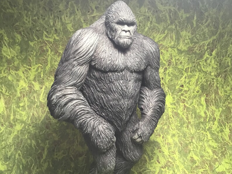 sasquatch tree statue