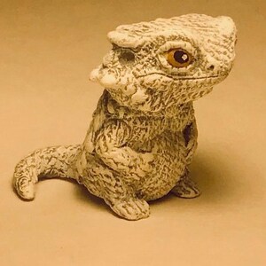 Bearded dragon baby cutie white figurine sculpture
