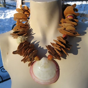 WOOD and SHELL NECKLACE image 1