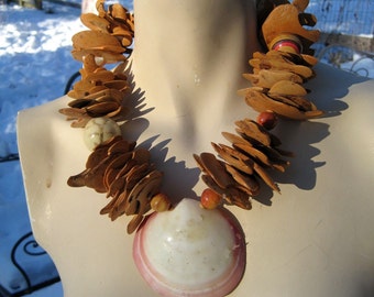 WOOD and SHELL NECKLACE