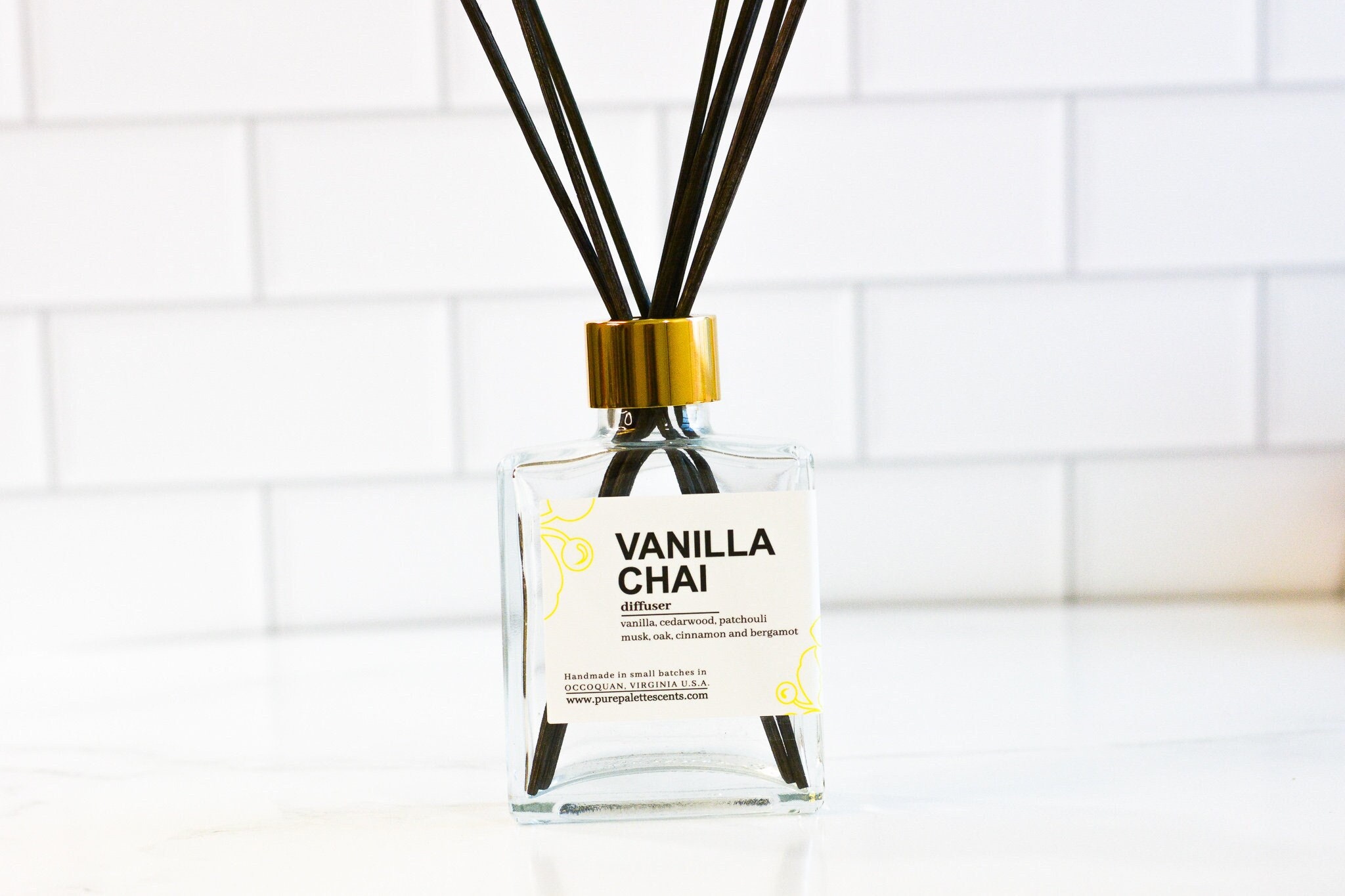 Reed Diffuser Oil Vanilla Chai Room Diffuser Oil Square Vase, Natural Dyed  Reeds 