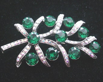 Vintage Weiss Emerald Rhinestone Brooch Pin