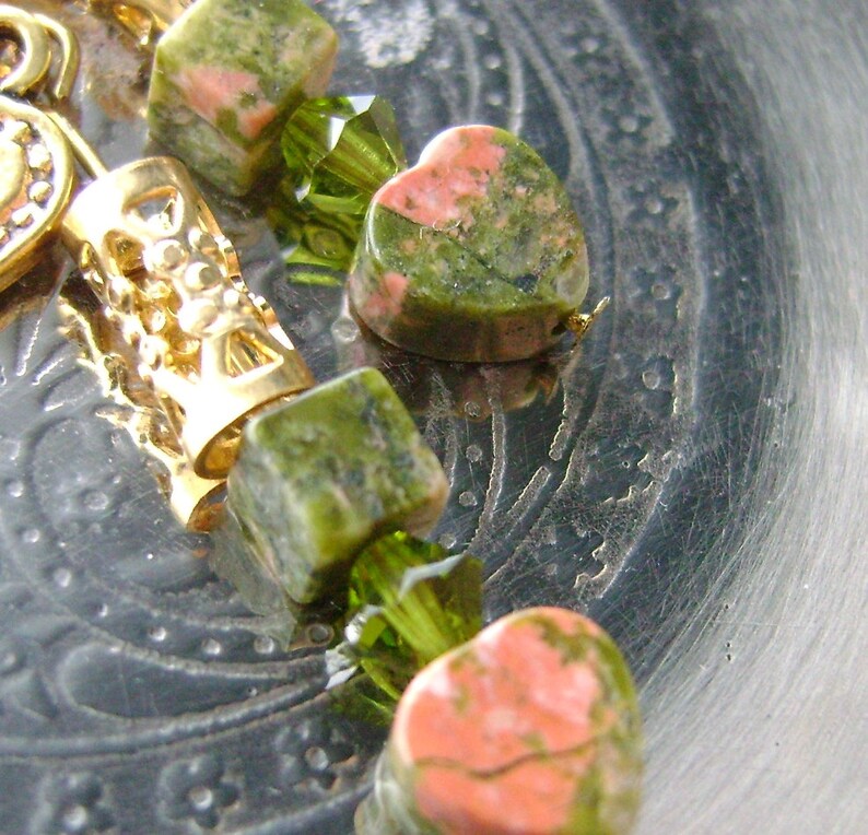 Unakite Gemstone Heart Earrings Uniquely You Grassy Green, Peachy Salmon on Gold, Peridot, CLEARANCE Bild 3