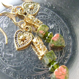 Unakite Gemstone Heart Earrings Uniquely You Grassy Green, Peachy Salmon on Gold, Peridot, CLEARANCE Bild 2