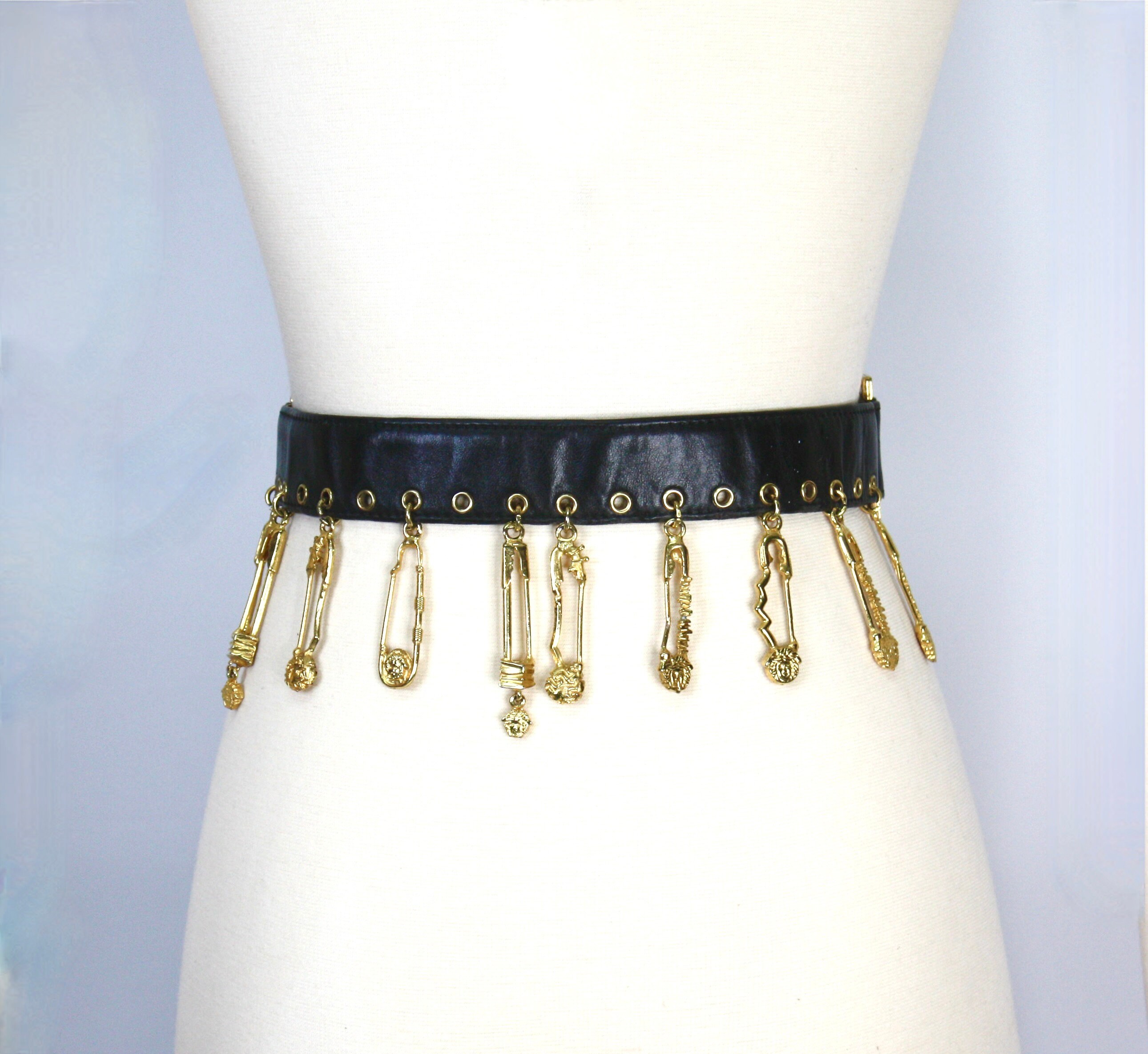 【Versace】 Gianni Ribbonレザーベルト Gianni Ribbon leather belt in black - Versace | Mytheresa