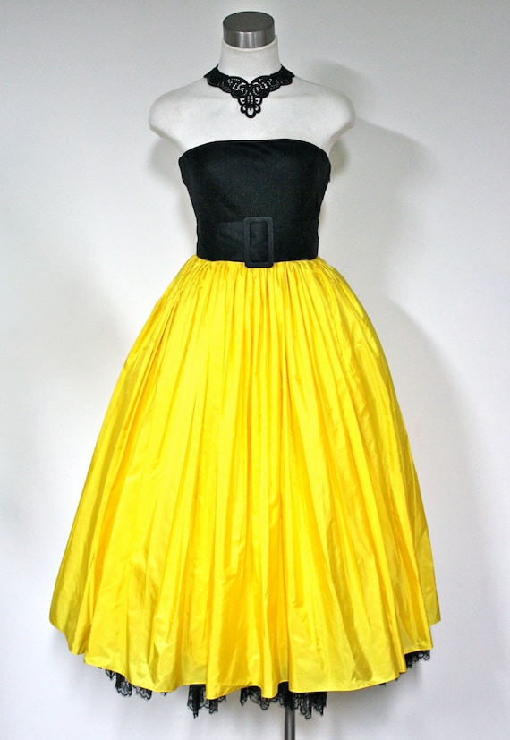 BILL BLASS Vintage Yellow Taffetta Black Lace Stra