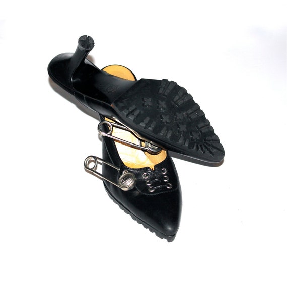 GIANNI VERSACE Vintage Leather Medusa Safety Pin Shoes Black Lace