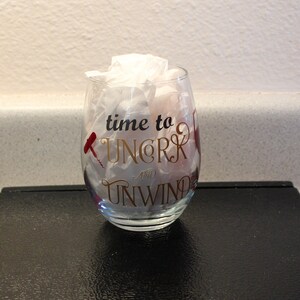 Time to uncork and unwind 15oz stemless wine glass