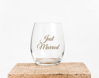 Just Married 15oz stemless wine glass