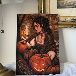 Lámina artística de campo de calabazas, decoración de pared de Halloween estilo cottagecore, acogedora escena otoñal con fantasma, ilustración victoriana, póster de bruja de octubre