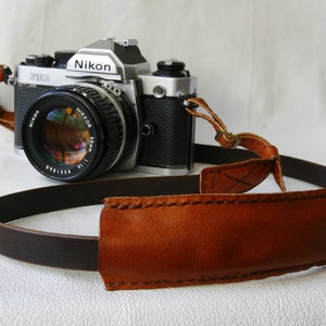 Handmade leather camera strap with brown neck pad Adjustable length made to order image 3