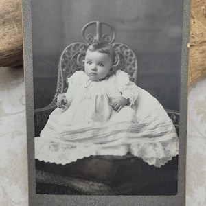 Carte ancienne pour armoire de bébé