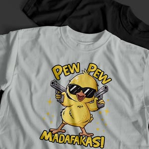 Funny Chick Pew Pew Shirt, Pew Pew Madafakas Graphic Tee, Cool Yellow Chicken Meme T-shirt, Shirt Sarcastic Cartoon Bird, T-shirt grappige dieren