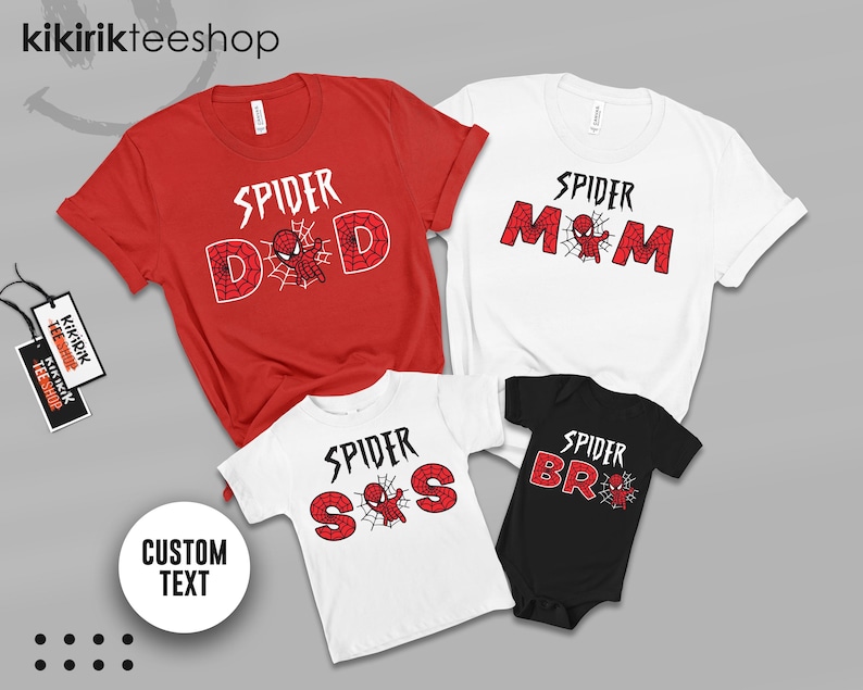 Puede incluir: Cuatro camisetas y un body con tem&aacute;tica de Spider-Man. La camiseta roja dice "Spider Dad", la camiseta blanca dice "Spider Mom", la camiseta blanca dice "Spider S.O.S", y el body negro dice "Spider BR".