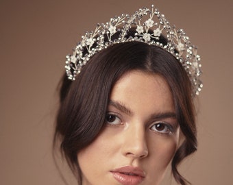 Corona de flores de plata con cristales de Laboradita para una novia moderna - Coraline tiara