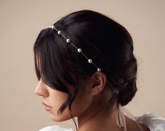 Modern Elegance Pearl Headband for a Timeless Modern Bride