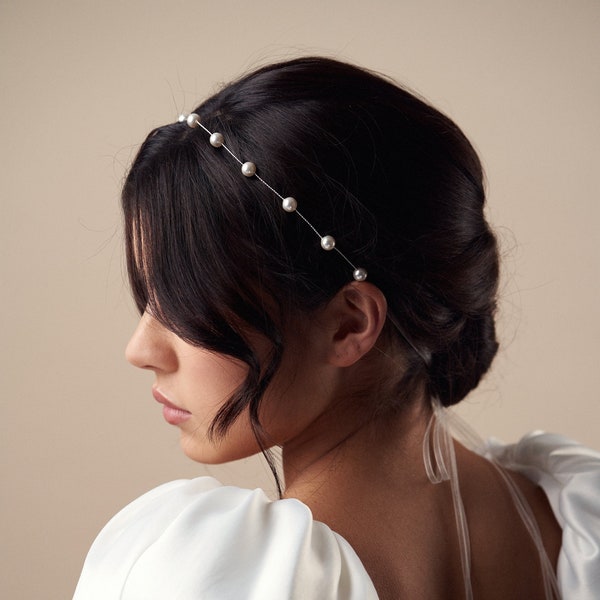 Modern Elegance Pearl Headband for a Timeless Modern Bride