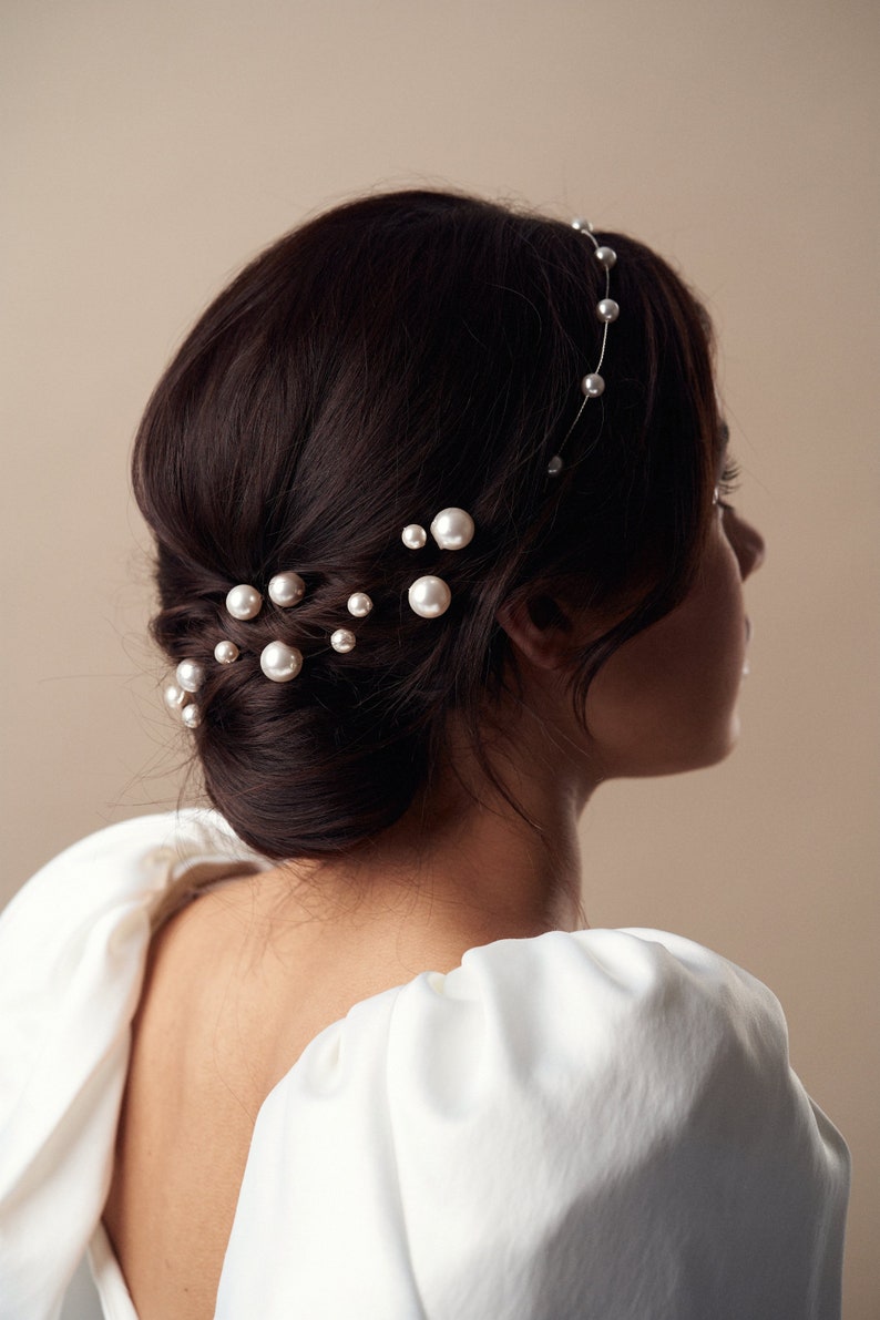 Modern Elegance Pearl Headband for a Timeless Modern Bride image 3