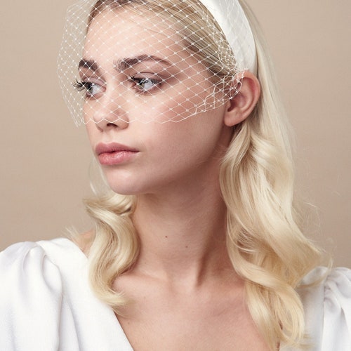 David\'s Bridal Ivory Feather and Birdcage Veil Headband Birdcage Bow Veil | David main image 4
