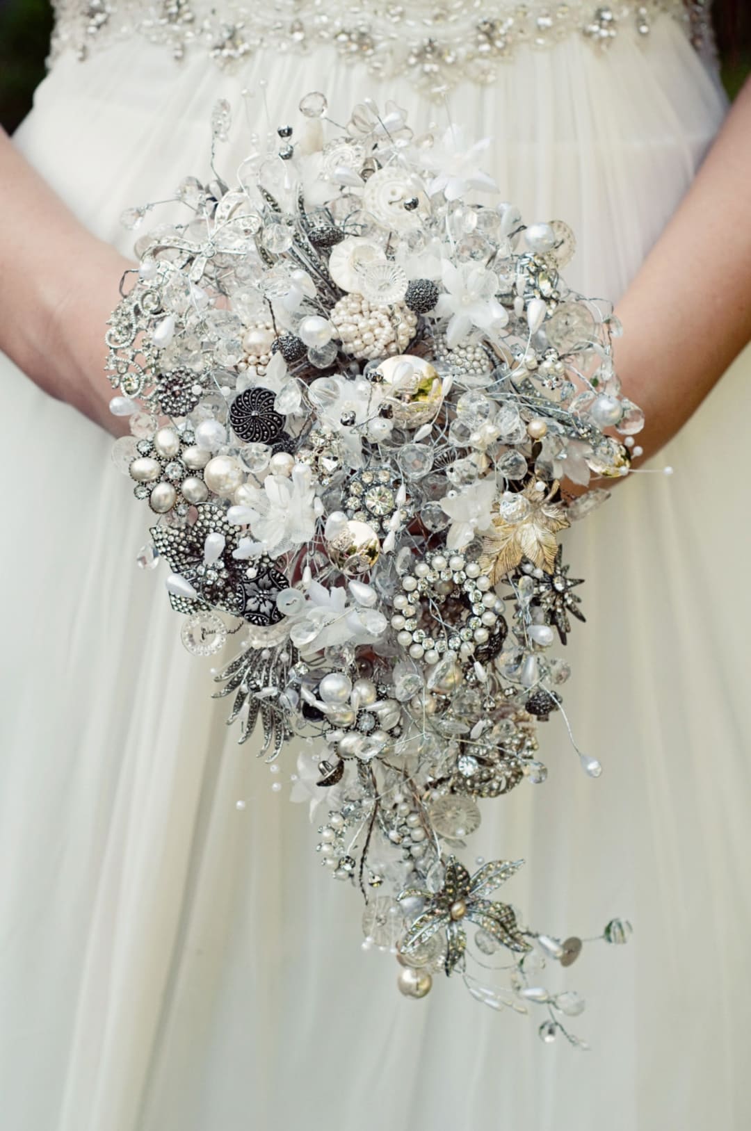 Bespoke Brooch Bouquet Vintage Crystal, Button and Brooch Teardrop Shower  Wedding Bouquet