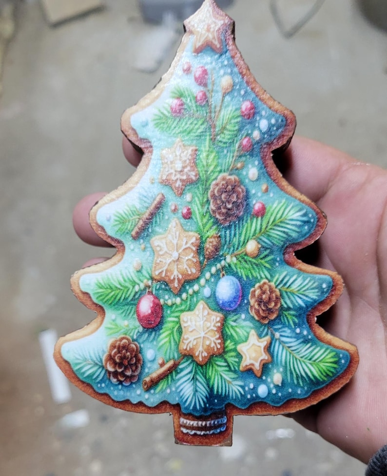 Small Wood Christmas Tree Cookie Decorations. Decorated Christmas Tree