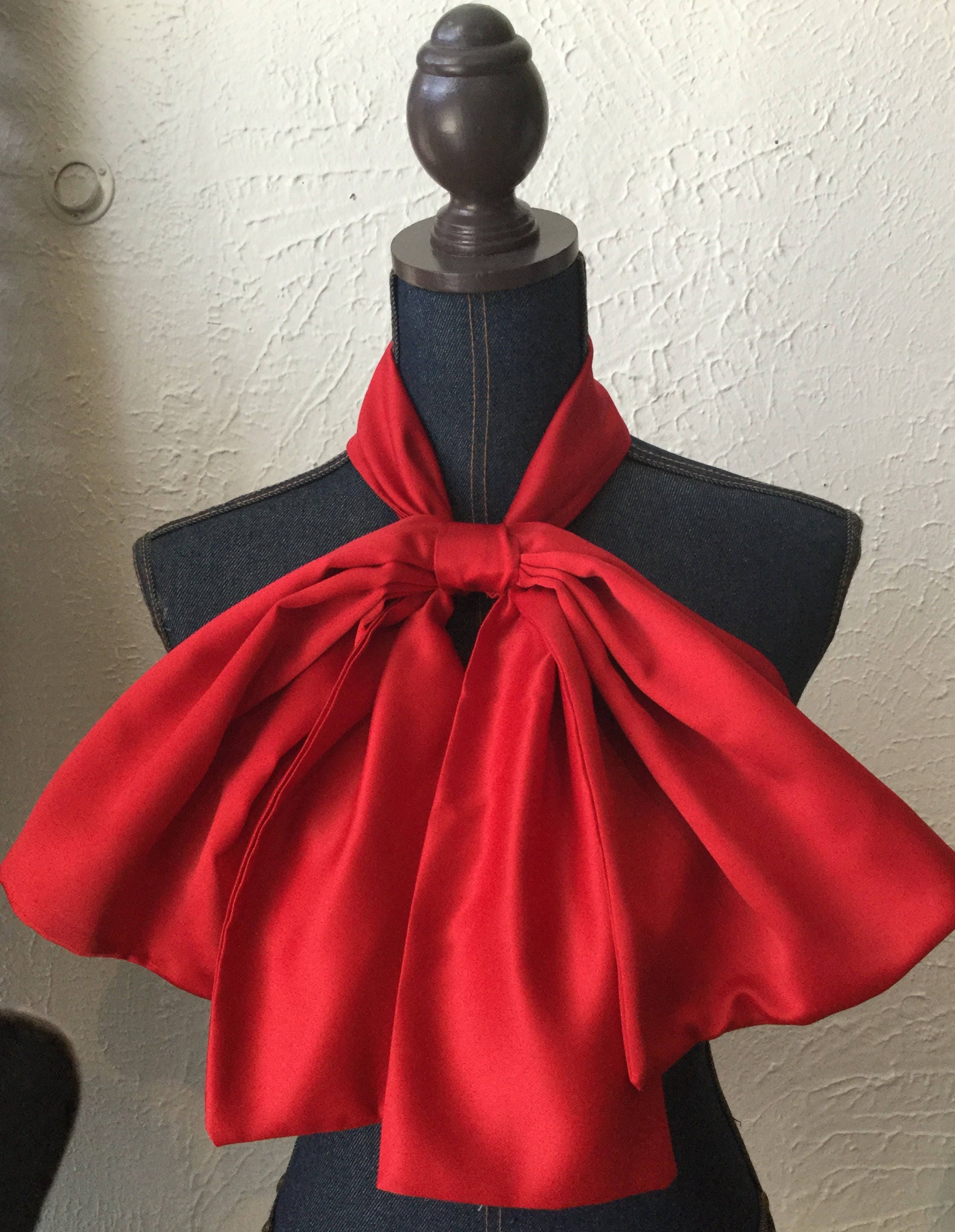 oversized bow tie pattern
