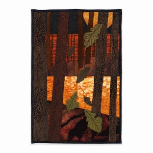 Quilt Art Wall Hanging, Autumn Sunset, River Forest, 3-D Oak Leaves, Sunset Over the River with Water Reflection Bild 2