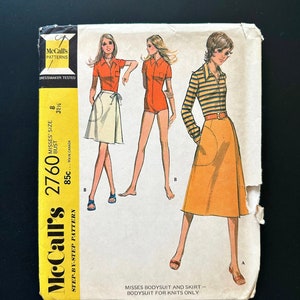70er Jahre McCalls 2760 31 ff. Strick Zip Front Romper Shorts breiter Revers Kragen Overall Wickelrock Mini Maxi Set 1970er Jahre Vintage Schnittmuster.