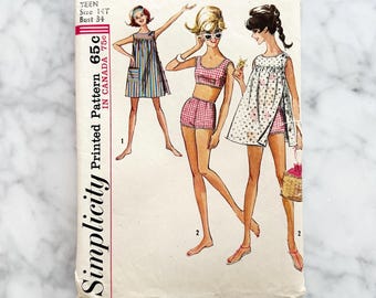 Simplicity 6018 – Bust 34. 1960s teen bathing suit set with coverup dress. Mod beachwear separates. Vintage sewing pattern.