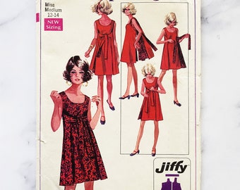 Simplicité des années 60 8125. Buste moyen 34-36. Jiffy empire taille une couture réversible robe enveloppante. Modèle de couture vintage des années 1960