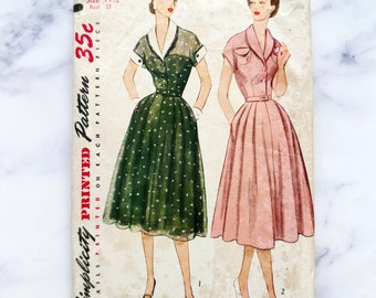 50s Simplicity 3619. 33 buste. Robe chemise boutonnée avec poignets kimono + col amovible. Patron de couture vintage des années 50 volup plus