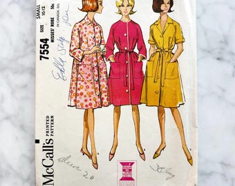 McCalls 7554 – Bust 32. 1960s robe housecoat dress. Button front loungewear styling. Vintage sewing pattern.