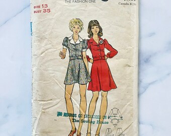 70s Butterick 6945. 35 buste. Robe prairie mod rétro avec col cranté rond et manches longues courtes bouffantes motif de couture vintage des années 1970