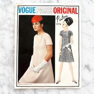 60s Vogue Paris Original 1779. 32 Bust. Patou short sleeve square neckline front button mod retro shift dress. 1960s Vintage Sewing Pattern
