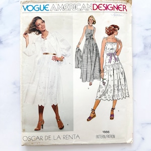 Vogue 1666 de los años 70. Busto: 34. Vestido largo estilo pradera de Oscar de la Renta. Falda con volantes escalonados y estilo cottage core. Patrón de costura vintage de los años 70.