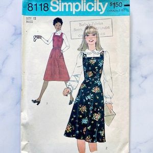 Simplicity 8118 – Bust 34. 70s jumper dress with square neck and patch pockets. Retro vintage sewing pattern.
