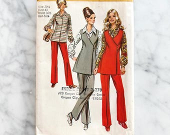 Simplicity 9581 – Bust 43. 1970s wrap tunic blouse and pants suit. Mod secretary separates. Vintage sewing pattern.