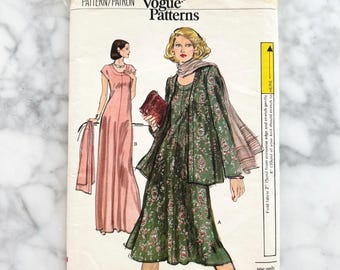 Vogue 9626 – 34 bust. 1970s knit dress and cardigan jacket set. Fit and flare lounge fashion. Vintage sewing pattern.