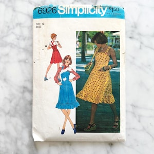Simplicity 6926 – Bust 32 or 34. 1970s cottagecore sundress or jumper with patch pockets. Vintage sewing pattern.
