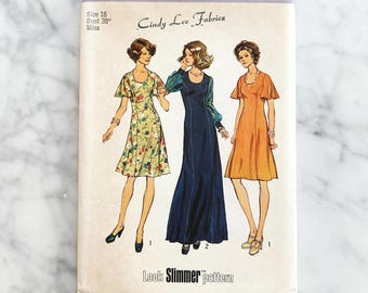 Simplicity 6613 – Bust 38. 1970s flared dress in two lengths. Vintage sewing pattern.