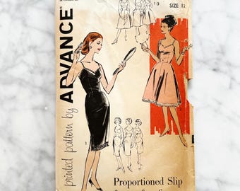Advance 9618 – Bust 32. 1950s proportioned full slip dress. Slim or flared skirt lingerie. Vintage sewing pattern.