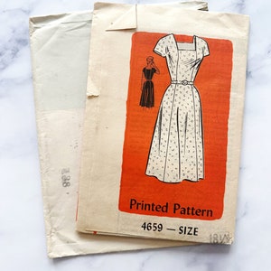 May include: Vintage sewing pattern for a dress with a square neckline and short sleeves. The pattern is printed on a white background with a red border and the text "Printed Pattern 4659 - SIZE".