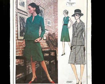 70s Vogue Paris Original 2567. 36 bust. Givenchy mod retro skirt suit blazer jacket A line sheath dress. 1970s Vintage Sewing Pattern volup