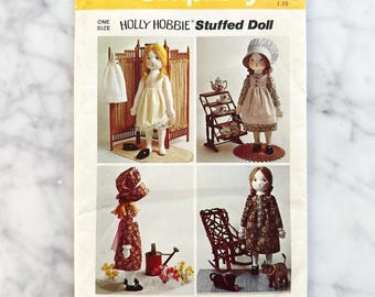 Patrón de costura para muñeca de peluche Holly Hobbie Simplicity 6006 de los años 70, con vestido y armario. Patrón de costura vintage de los años 70.