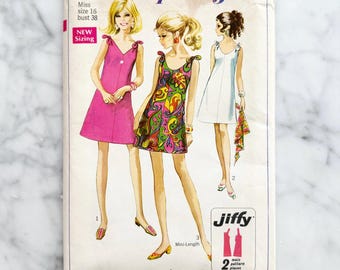 60er Jahre Silver 7671.38 Büste. Jiffy V Rundhalsausschnitt Schulter Krawatte SHIFT KLEID mit Bögen. Mod Retro Strandkleid. 60er Jahre Vintage Schnittmuster