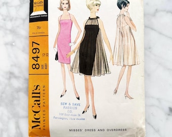 60er Jahre McCalls 8497.32,36 Büste.  Mod Retro Kreuz Träger Slip Dress. voll gerafftes trapez-transparentes Überkleid. 1960er Jahre Schnittmuster.