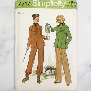 70s Simplicity 7717. 34, 36, 38 bust. uncut ff. pullover collar tunic top + wide leg cargo flare pants. volup 1970s Vintage Sewing Pattern