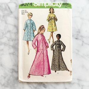 Simplicity 9074 – Bust 32.5 or 36. 1970s Misses A-line dressing gown robe. Vintage sewing pattern.